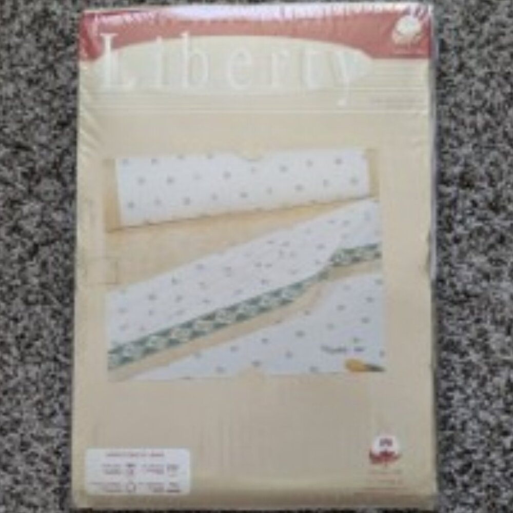 Liberty 3 piece bedding set - NEW